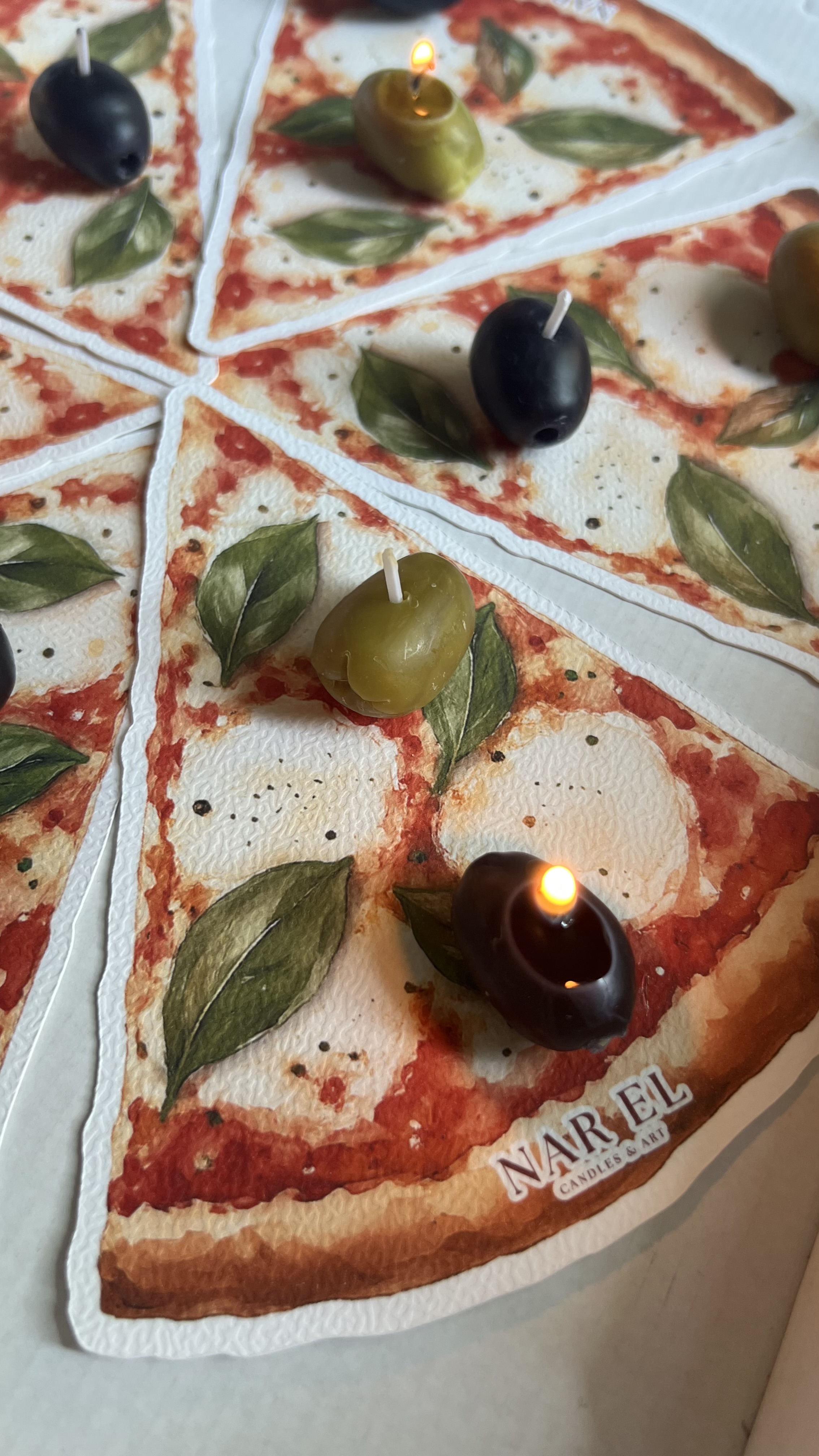 Pizza-Grußkarte mit handgemachten Oliven-Kerzen
